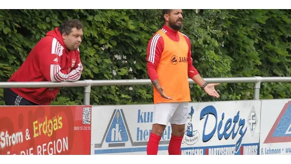 Vllaznim Dautaj (vorne, noch im Trikot von RWO Alzey) hatte beim Hallenfußball-Turnier der Schiedsrichter in Gau-Odernheim ein Aha-Erlebnis.     Archivfoto: Axel Schmitz/pakalski-press