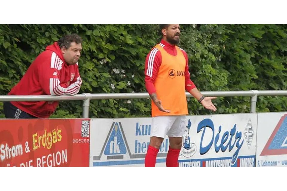 Vllaznim Dautaj (vorne, noch im Trikot von RWO Alzey) hatte beim Hallenfußball-Turnier der Schiedsrichter in Gau-Odernheim ein Aha-Erlebnis.     Archivfoto: Axel Schmitz/pakalski-press
