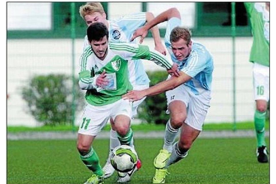 Sprintduell um Platz eins in der Bezirksliga: Der Bornheimer Timo Reiche (rechts) und Neunkirchens Kevin Gaul. Foto: Wolfgang Henry