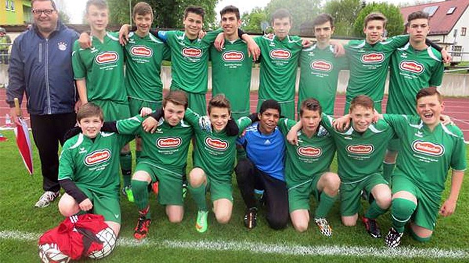 Die U15 des FC Mainburg eroberte auf Fußballkreis-Ebene Rang zwei im Bau-Pokal.  Foto: Windisch