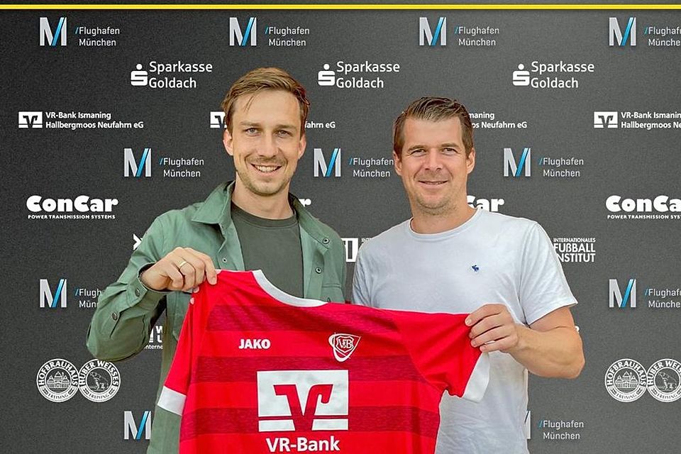 Rückkehr an die alte Wirkungsstätte: Benjamin Held (r.) und Hallbergmoos‘ Sportlicher Leiter Anselm Küchle.