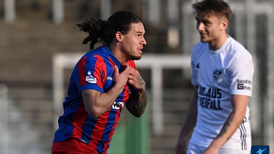 Das einzige Tor für den Bonner SC von Rudi Gonzales (li.) war zugleich das Siegtor gegen den VfL Vichttal.