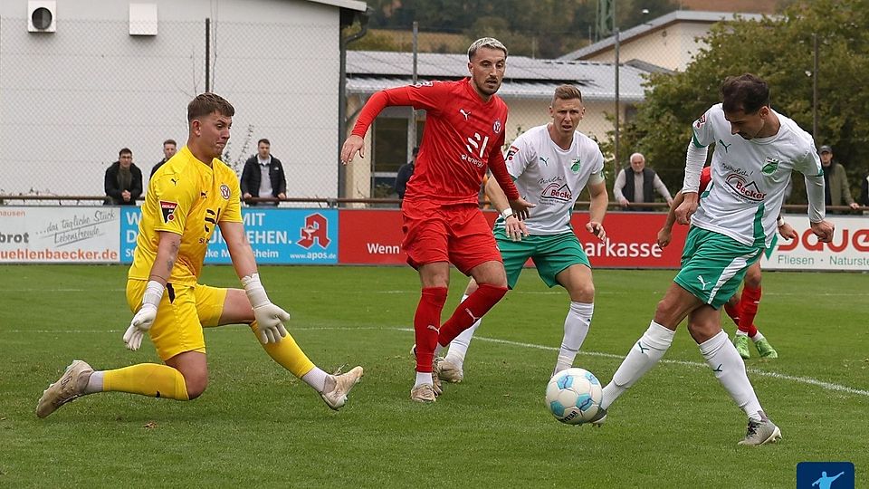 Der FC Zuzenhausen (weiß) will am Samstag gegen den 1.CfR Pforzheim den ersten Heimsieg einfahren.