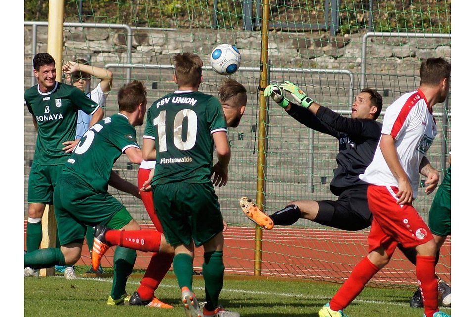 Oft unter Beschuss: Unions Torwart Oliver Birnbaum. Foto: Mitsch Rieckmann Oft unter Beschuss: Unions Torwart Oliver Birnbaum. Foto: Mitsch Rieckmann