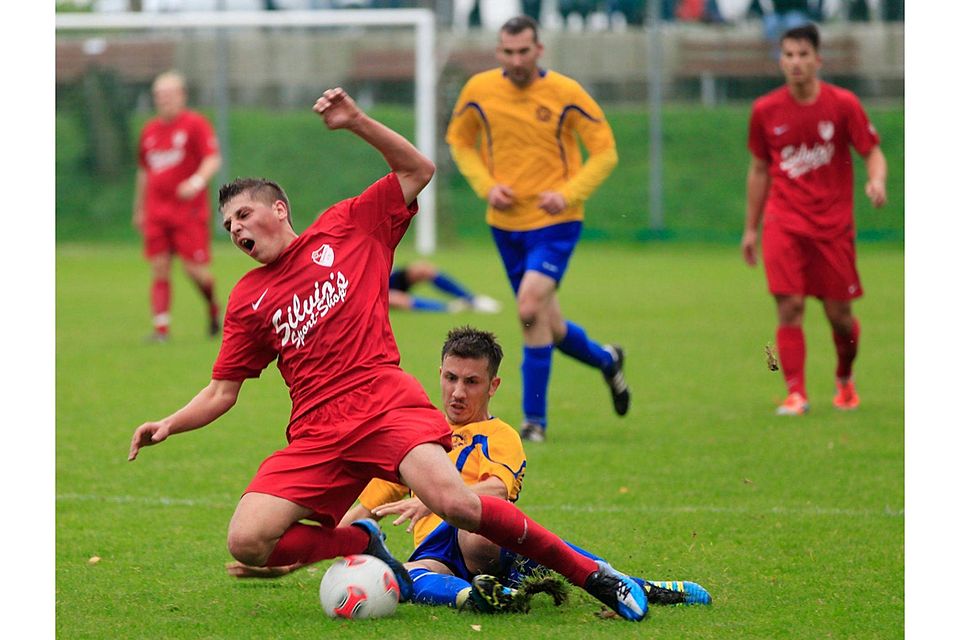 Weiterhin ungeschlagen möchte der SV Daisbach (rote Trikots) zu Hause bleiben - auch gegen den SV Bargen.  F: Stefan Weindl