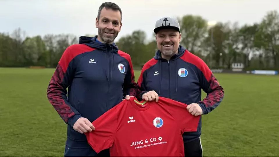 Bleiben dem VfL Pinneberg erhalten:Martin Düsing (li.) und Mario Schacht.