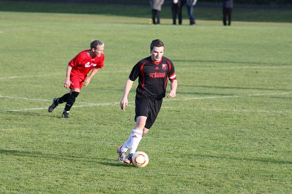 Kapitän, Leistungsträger und Torjäger in Personalunion: Andreas Schiller vom SV Kumhausen (Foto: Max Feierabend) Kapitän, Leistungsträger und Torjäger in Personalunion: Andreas Schiller vom SV Kumhausen (Foto: Max Feierabend)