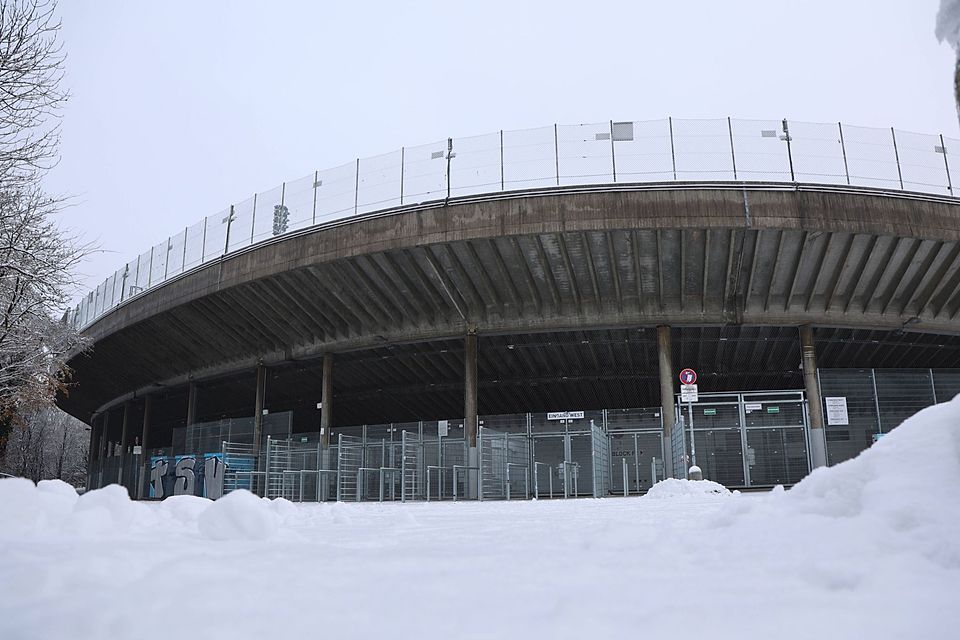Rund ums Grünwalder Stadion liegt viel Schnee.