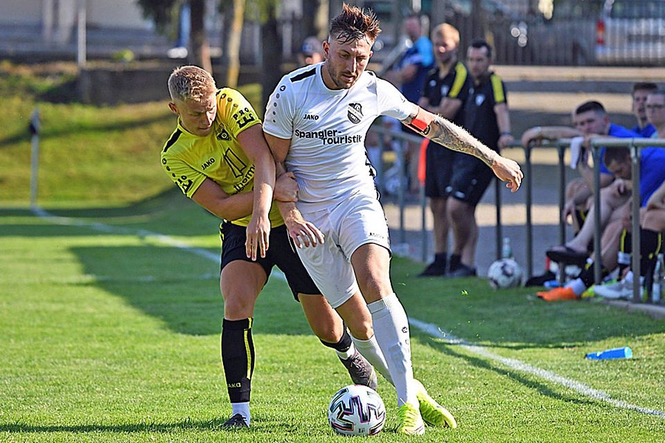 Perfekter Auftakt: Sebastian Rutkowski (rechts) und der FC Ehekirchen kamen in ihrem ersten Test gegen den TSV Gersthofen zu einem 3:1-Erfolg.
