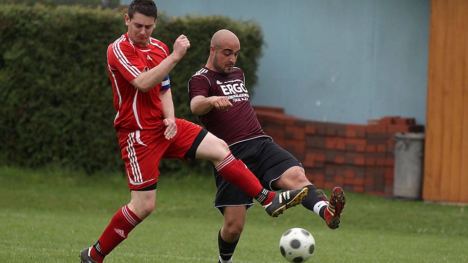 Max Saller (vorne) verlässt den FC Gergweis und schließt sich dem FC Roßbach an F: Becherer