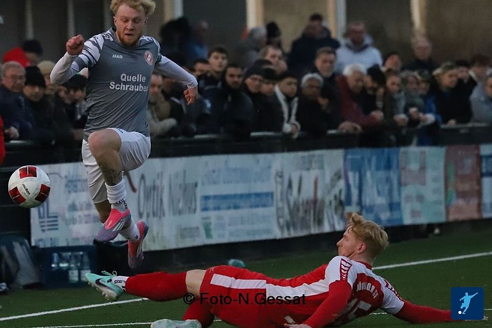 Der FC RW Kirchlengern ist die Mannschaft der Stunde in der Landesliga 1 und überspringt derzeit jede Hürde. Mit fünf Zu-Null-Siegen hat sich Kirchlengern in Schlagdistanz zur Spitze gebracht und rangiert auf Platz 2 im Winter, kurioserweise punkt- und torgleich mit dem FC Kaunitz hinter dem VfL Theesen.