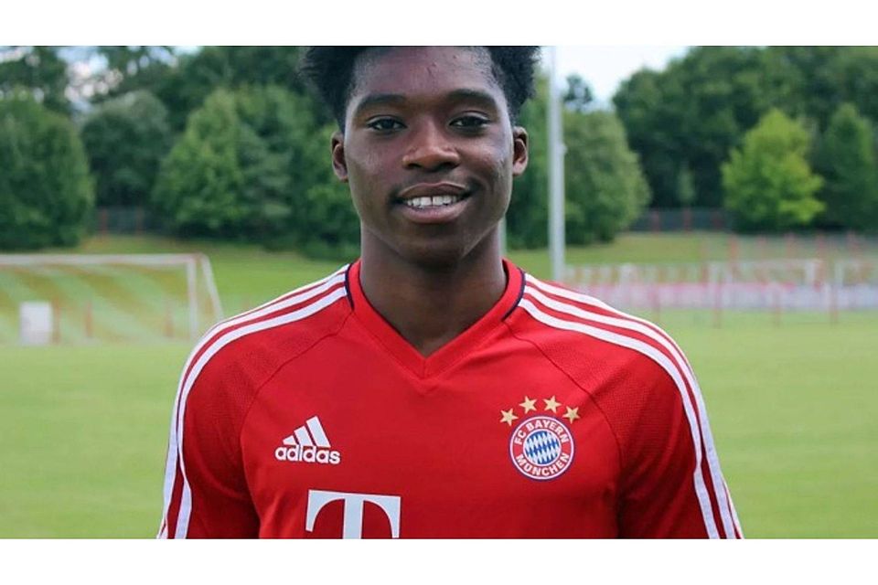 Das rote Trikot steht im schon mal: Derrick Köhn F: fcbayern.com