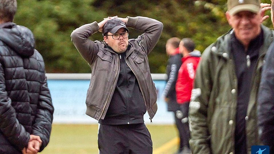 Ob Trainer Marcel Cornelissen beim Niederrheinpokal-Spiel von Adler Frintrop auch den Glauben verliert? Ein Wunder gegen den SV Straelen wäre der nächste Coup.