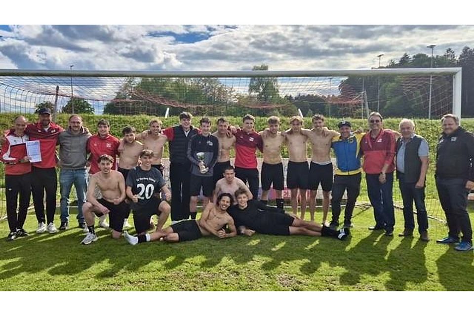 Mit einem 4:2-Heimsieg gegen den TSV Benediktbeuern machten die Fußballer der SG Starnberg/Söcking zwei Spieltage vor Saisonende die Meisterschaft klar. Mit einem 4:2-Heimsieg gegen den TSV Benediktbeuern machten die Fußballer der SG Starnberg/Söcking zwei Spieltage vor Saisonende die Meisterschaft klar.