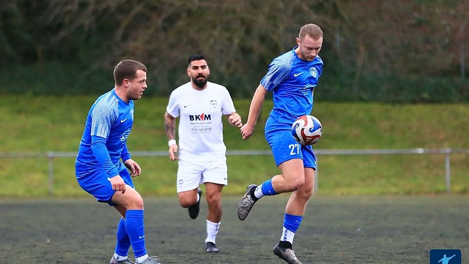 Tim Mallmann (rechts, am Ball) und die Spieler des TSV Wackernheim werden in der kommenden Saison Teil einer neuen SG mit der TSG Heidesheim.