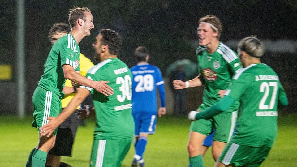 Will wieder für seinen Heimatverein jubeln: Leo Gerg (li.) kehrt aus Holzkirchen zum Lenggrieser SC zurück.