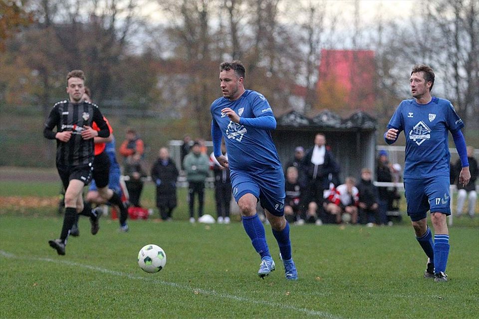 Philipp Grandt (TSV Plön) hatte die Riesenmöglichkeit auf das 1-1 gegen den MTV Dänischenhagen. Philipp Grandt (TSV Plön) hatte die Riesenmöglichkeit auf das 1-1 gegen den MTV Dänischenhagen.