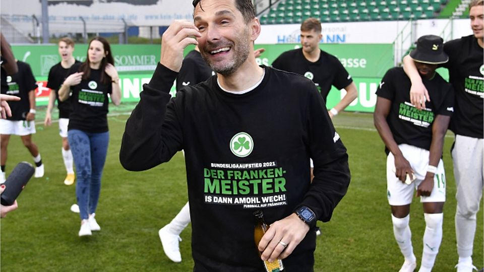 Trainer Stefan Leitl ist mit der SpVgg Greuther Fürth in die Bundesliga aufgestiegen. Dafür winkt ihm der Eintrag ins goldene Buch der Stadt Ismaning.