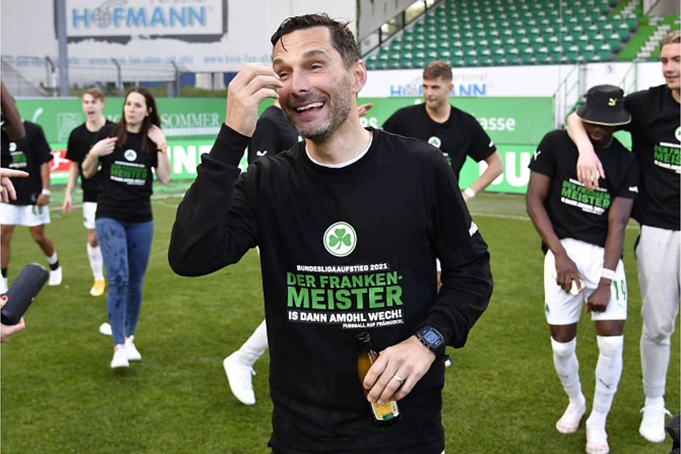 Trainer Stefan Leitl ist mit der SpVgg Greuther Fürth in die Bundesliga aufgestiegen. Dafür winkt ihm der Eintrag ins goldene Buch der Stadt Ismaning.