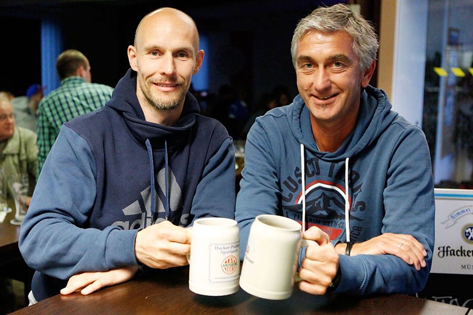 Abschied: Landsbergs Sven Kresin (links) muss künftig auf Co-Trainer Christian Detmar verzichten.	F.: Julian Leitenstorfer