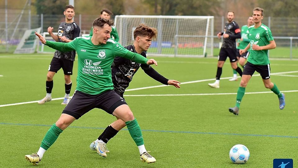 Der FC Wolfenweiler-Schallstadt (dunkle Trikots) ist unangefochtener Tabellenführer der Landesliga. Gerade in den Spitzenspielen wie hier beim 6:1 gegen den SV Mundingen ließen die Markgräfler nichts anbrennen.