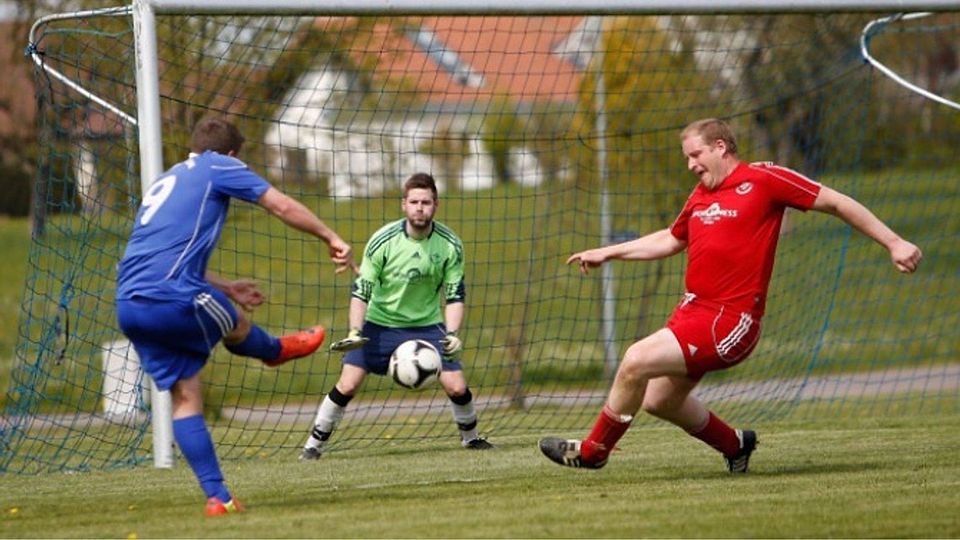 Neuer Anlauf in der Fußball-Kreisliga B2: Der SV Unterstadion (blaue Spielkleidung) will auch  in dieser Saison wieder voll angreifen und sich ganz nach oben schießen. Herbert Geiger