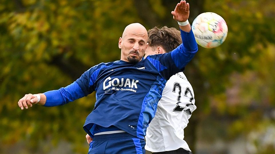Ab und zu zwickt der Muskel: Tolga Polat, Spieler bei Bezirksligist SV Blau-Weiss Murg und Coach beim FSV Rheinfelden II | Foto: Gerd Gründl