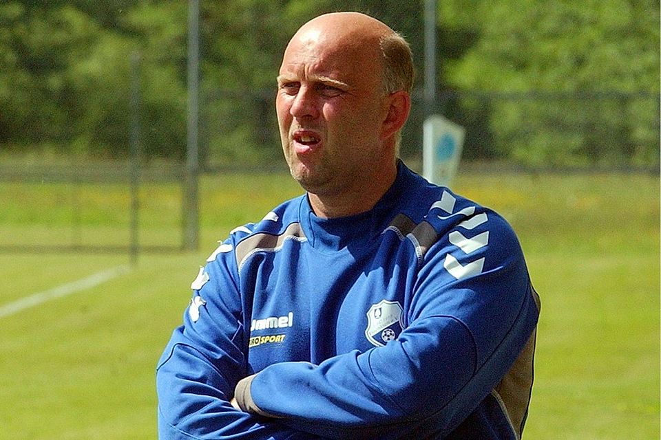 Sepp Mühlbauer bleibt dem 1. FC Viechtach treu F: Dirk Meier Sepp Mühlbauer bleibt dem 1. FC Viechtach treu F: Dirk Meier