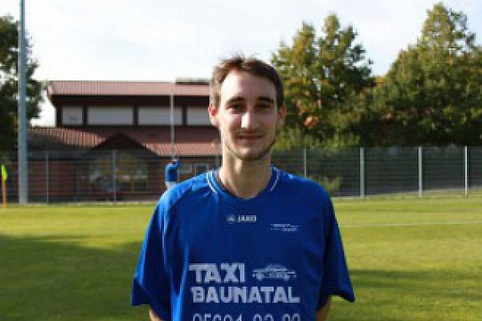 Bleibt auch in der Spielzeit 2015/16 Hertingshausens Spielertrainer: Fabian Reitze