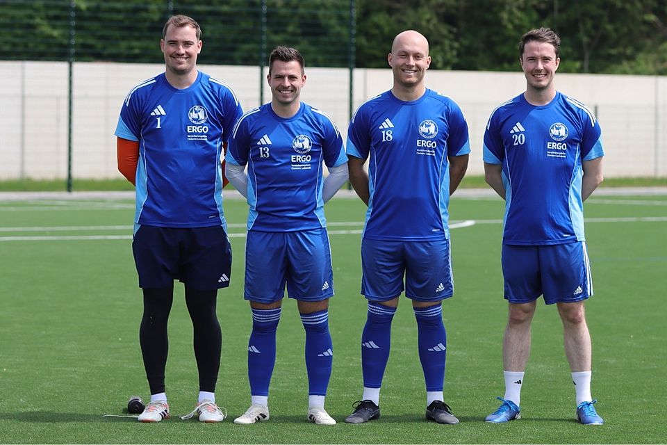 Spieler die beim SSV Weilerswist um ein weiteres Jahr verlängert haben von links Daniel Arndt, Sven Stanienda, Felix Kortholt, und Marius Hammes Spieler die beim SSV Weilerswist um ein weiteres Jahr verlängert haben von links Daniel Arndt, Sven Stanienda, Felix Kortholt, und Marius Hammes