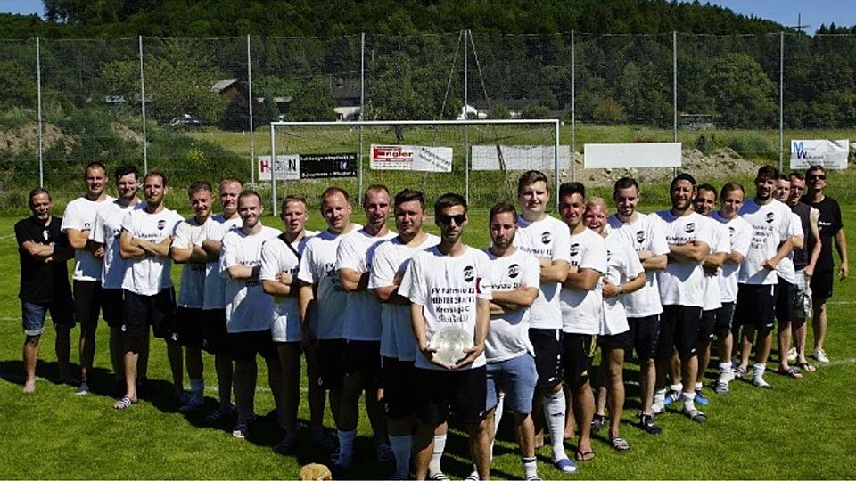 V wie verdammt erfolgreich: Die Meistermannschaft des FV Fahrnau II, die den Wehrern den Aufstieg vor der Nase weggeschnappte. | Foto: FV Fahrnau