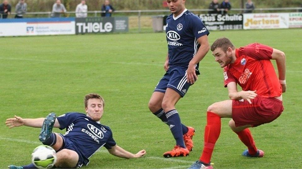 Schütze zum Ausgleich: Paderborns Tim Mannek trifft hier zwar noch nicht. Am Ende köpfte er aber das 1:1 gegen die TSV Marl-Hüls. F: Heinemann
