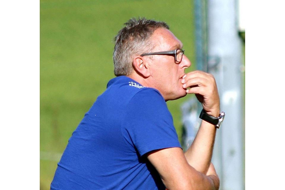 Konzentrierter Beobachter: Reiner Leitl, neuer Trainer des FC Real Kreuth, schaute sich vergangene Woche die Partie beim SV Ohlstadt an. Oliver Rabuser