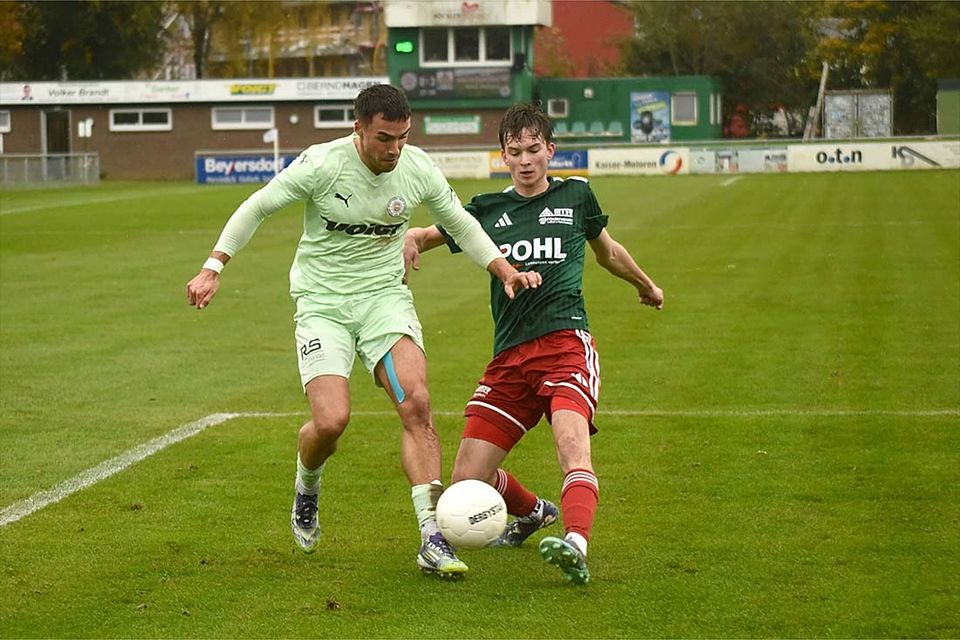 Tim Möller (PSV) gegen Louis Klatt (re., MTSV).
