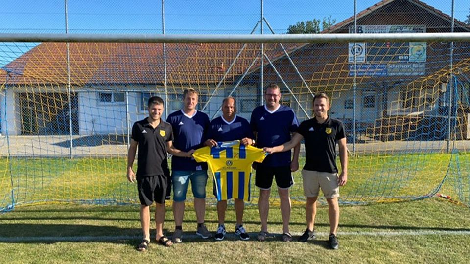 Von links nach rechts:   Manuel Eberl (erster Abteilungsleiter Fußball), Christian Ungar (Co-Trainer), Andreas Bayer (Trainer), Alexander Mautz (Torwarttrainer), Michael Obermeier (zweiter Abteilungsleiter)  