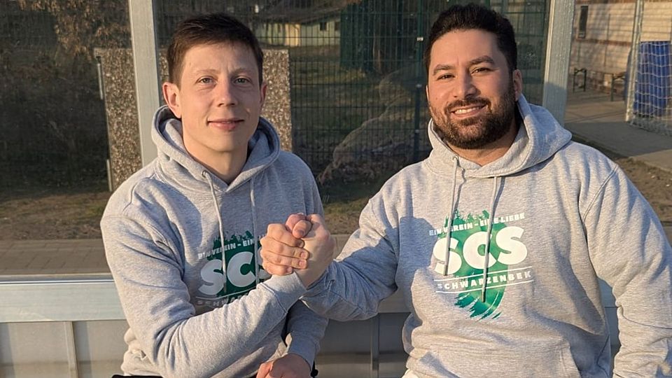 Lucas Scheunemann (sportlicher Leiter, li.) und der zukünftige Trainer des SC Schwarzenbek, Sagross Esmailpour.