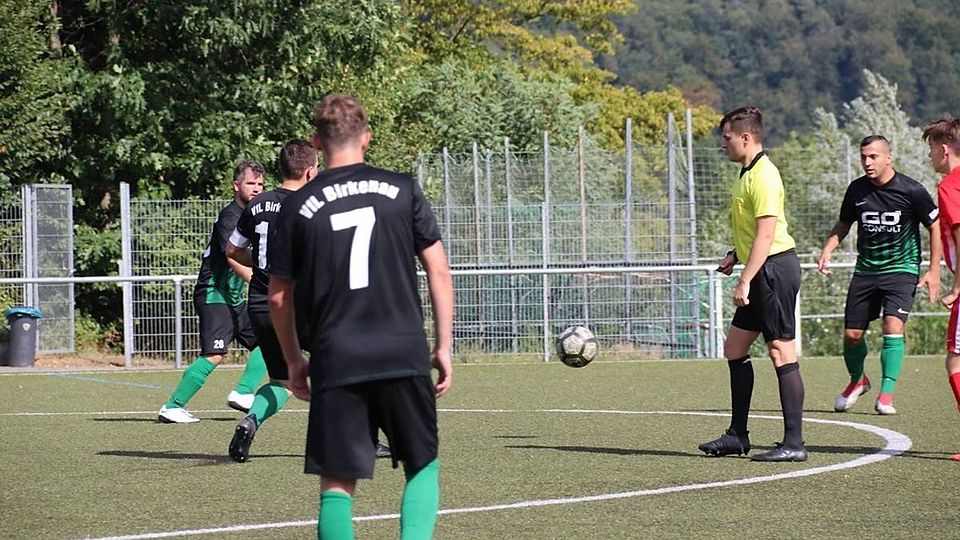 In der siebten Minute der Nachspielzeit rettet der VfL birkenau noch einen Punkt.
