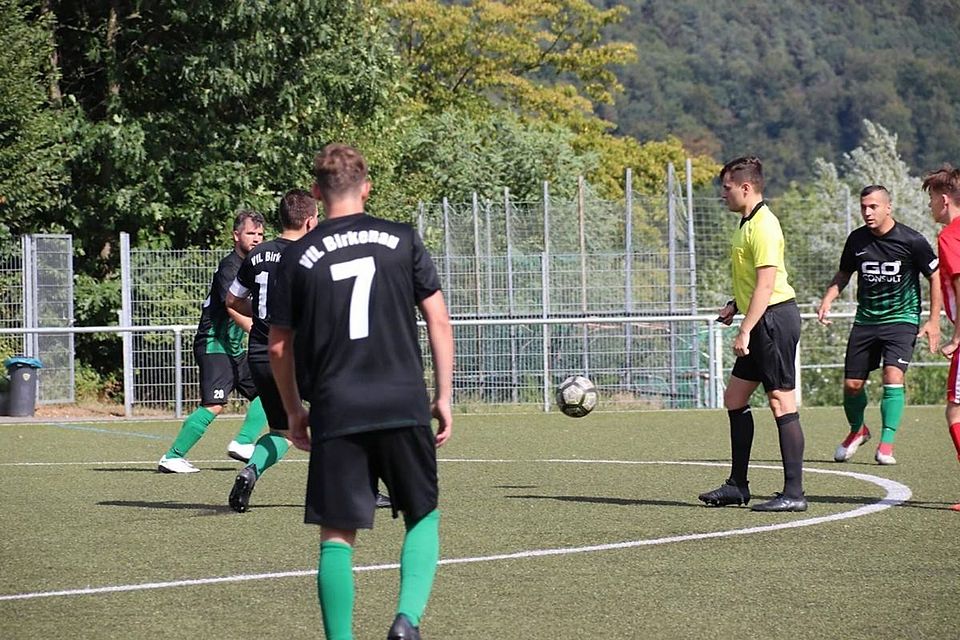In der siebten Minute der Nachspielzeit rettet der VfL birkenau noch einen Punkt. In der siebten Minute der Nachspielzeit rettet der VfL birkenau noch einen Punkt.