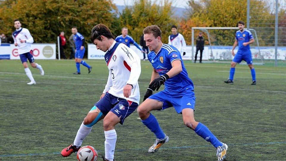 Gegen Türkgücü gefordert: Wackernheims Kapitän Marc Koslowski (rechts), hier in der Partie gegen Basara aus der Vorsaison, trifft mit dem TSV auf den Bezirksliga-Absteiger.	Foto: hbz/K. Schäfer/Archiv