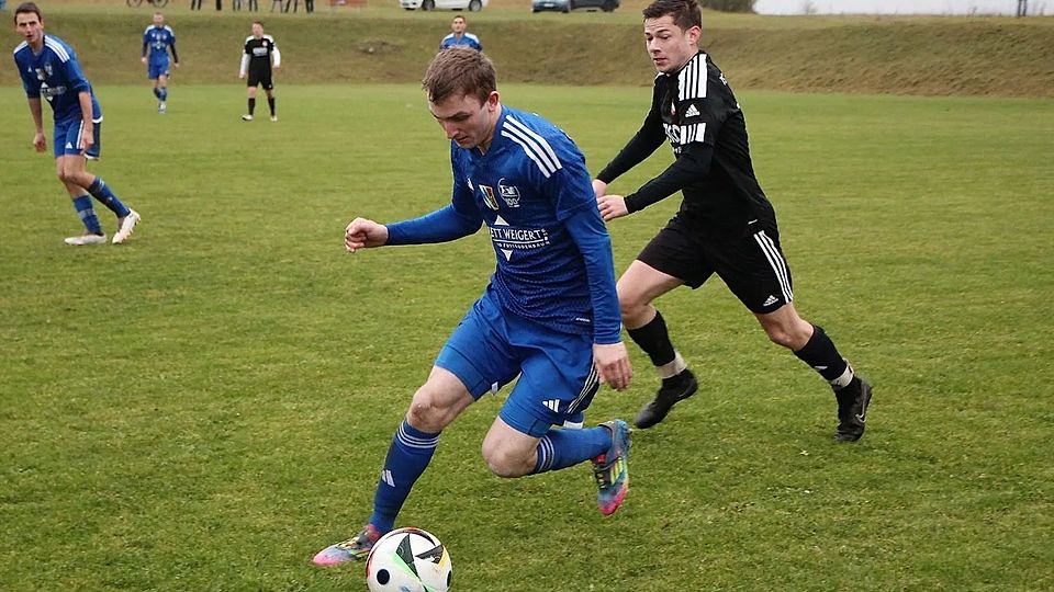 Beratzhausen (in blau) leistete sich im Heimspiel gegen Dietfurt zu viele individuelle Fehler.