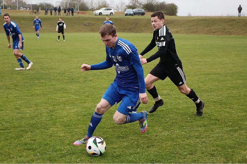 Beratzhausen (in blau) leistete sich im Heimspiel gegen Dietfurt zu viele individuelle Fehler.