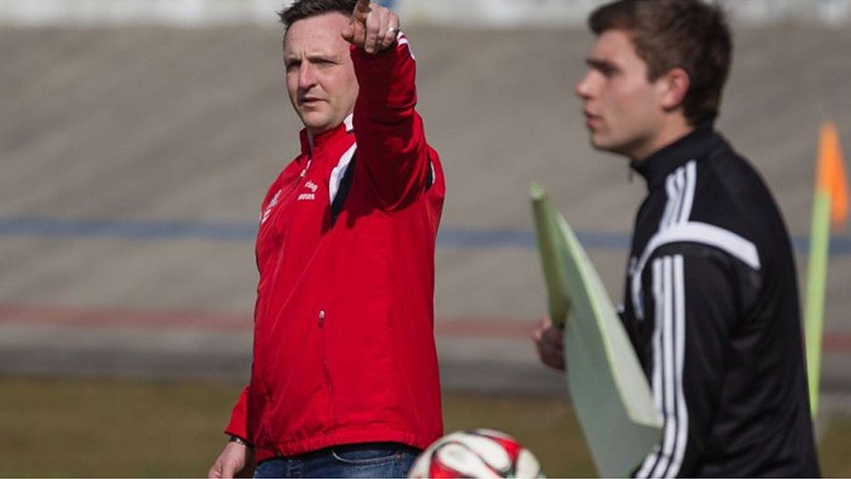 Christian Reiter (li.) gibt seinen Trainerposten nach sechs Jahren beim SV Niederpöring/Tabertshausen auf. F: Becherer