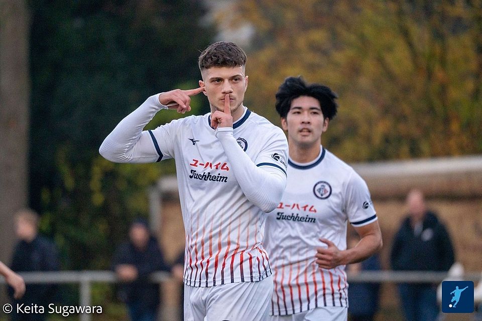 Gianni Auletta (vorne) ist derzeit Top-Torjäger der Verbandsliga.