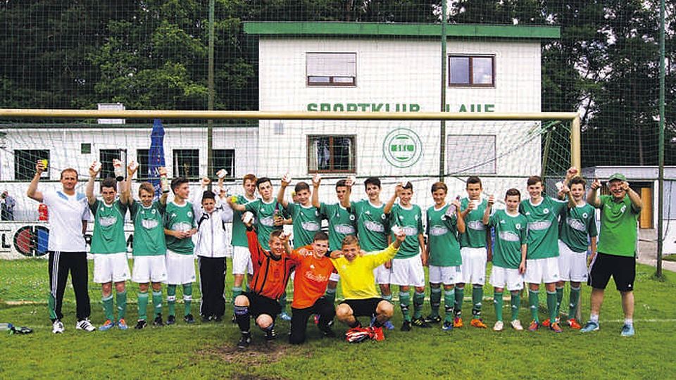 Das Laufer Meisterteam spielte mit TW Julian Kellner, TW Korbinaian Zylka, Ferdinand Ziegler, Fabian Hofmann, Jakob Pranz, Petros Petridis, Marcel Wolf, Marco Kaiser, Marcel Kaiser, Sebastian Bach, Valentin Feldmeier, Lars Förster, Riccardo Barth, Markus Gebhard, Kerem Damaschek, Nico Strauß, Nicklas Greiner, Chris Zitzmann, Simon Müller und Mario Müller (Foto: PZ).