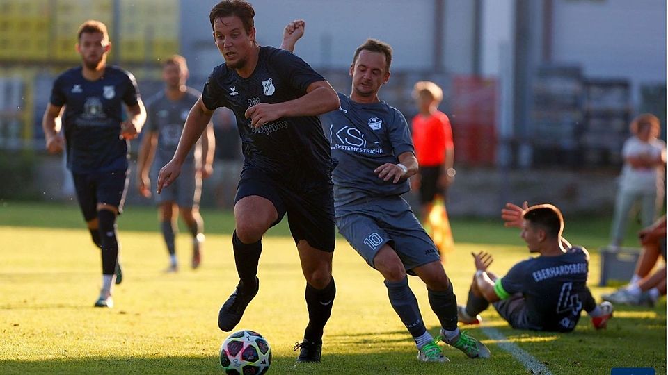 Adrian Grebac (am Ball) steht dem SV Hofkirchen ab sofort nicht mehr zur Verfügung 