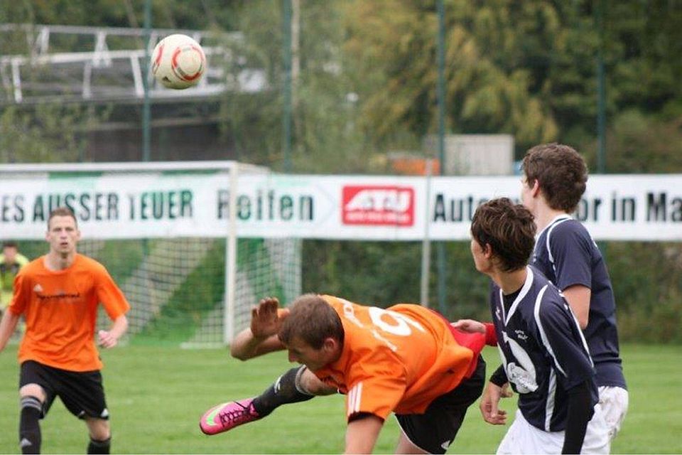 Können sich die Jungs von Trainer Martin Oppitz (FC Weiden-Ost II) auch im Nachbarsderby gegen die DJK Irchenrieth durchsetzen? F: Markus Tusek