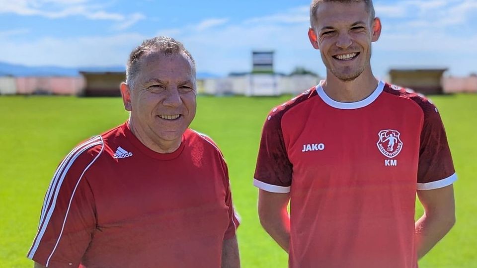 Josef Bayerl (li.) wird wieder den FC Niederwinkling um Marco Kappl (re.) trainieren.