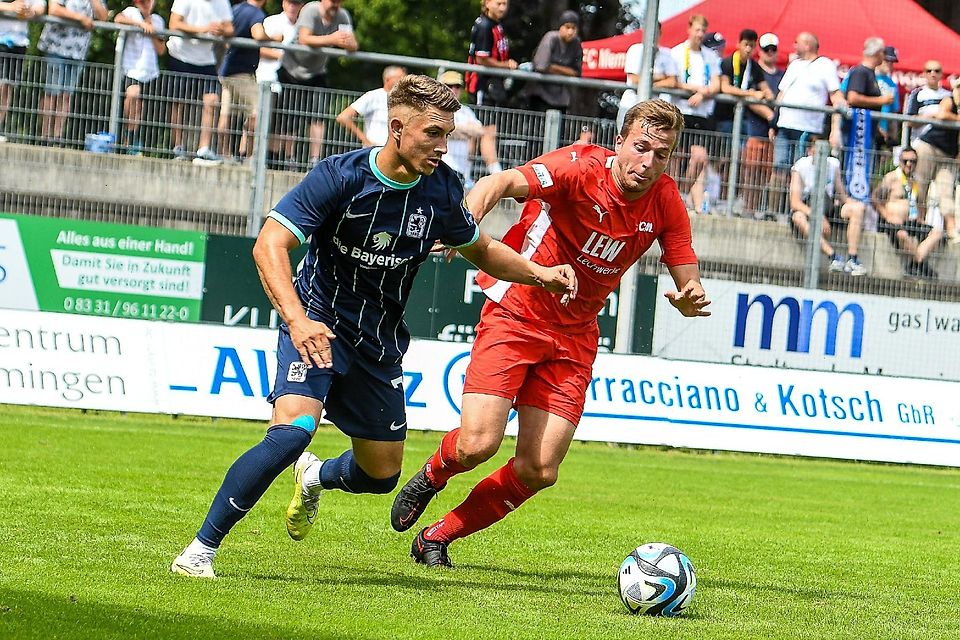 1860-Angreifer Julian Guttau (l.) traf bereits in der vergangenen Saison auf den FC Memmingen und Pascal Maier (r.).