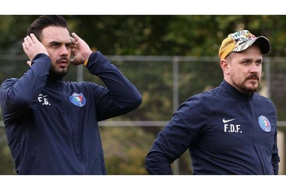 Die Echterdinger Trainer Francesco Di Frisco und Francesco Guerra (von links) haben ein Personalproblem. Foto: Yavuz Dural