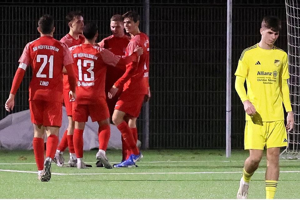 Die Hüffelsheimer bejubeln den 1:1-Ausgleich von Christian Hahn.